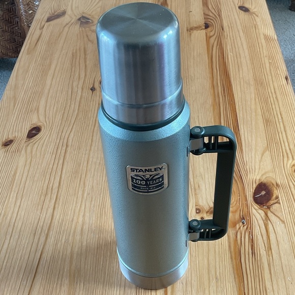 Stanley Classic Green Insulated Bottle - Picture 1 of 13